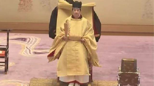 悠仁さま　成年式　装束姿　画像