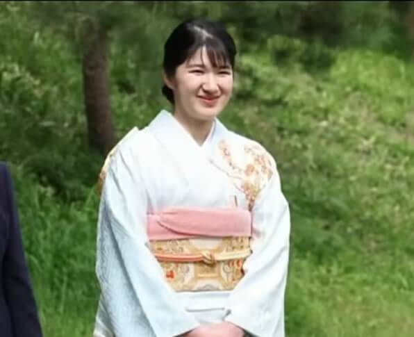 愛子さま　園遊会　振袖　画像