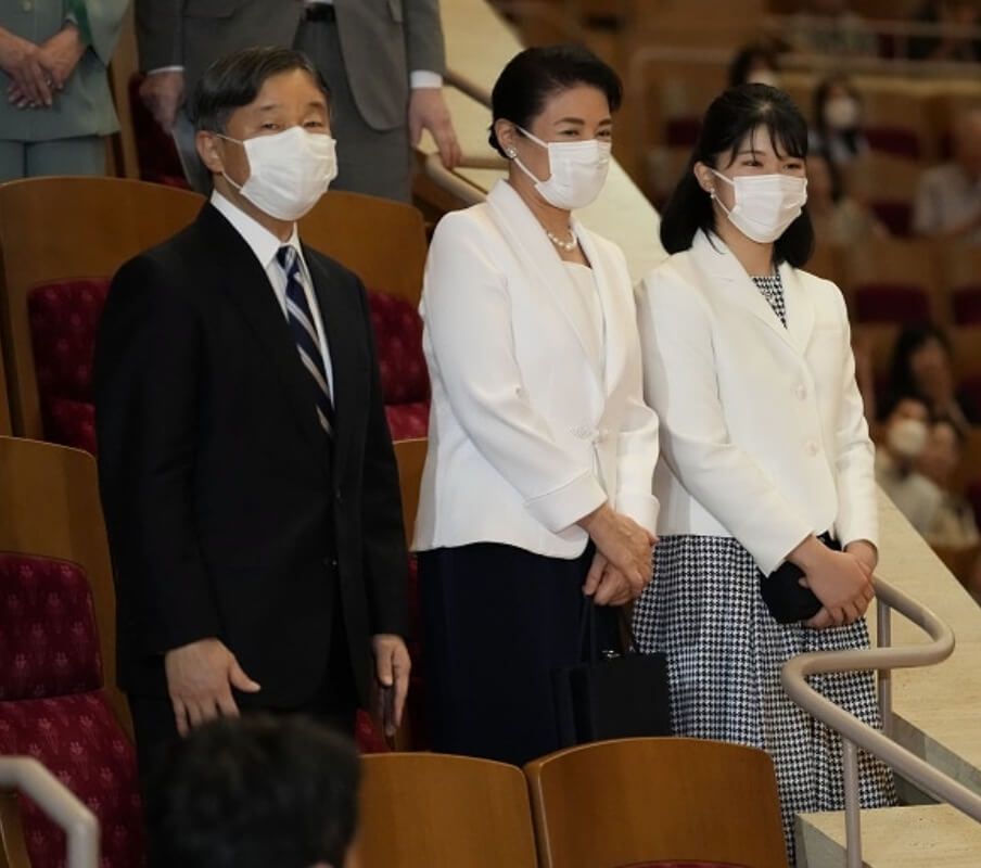 愛子さまと佳子さまの身長比較