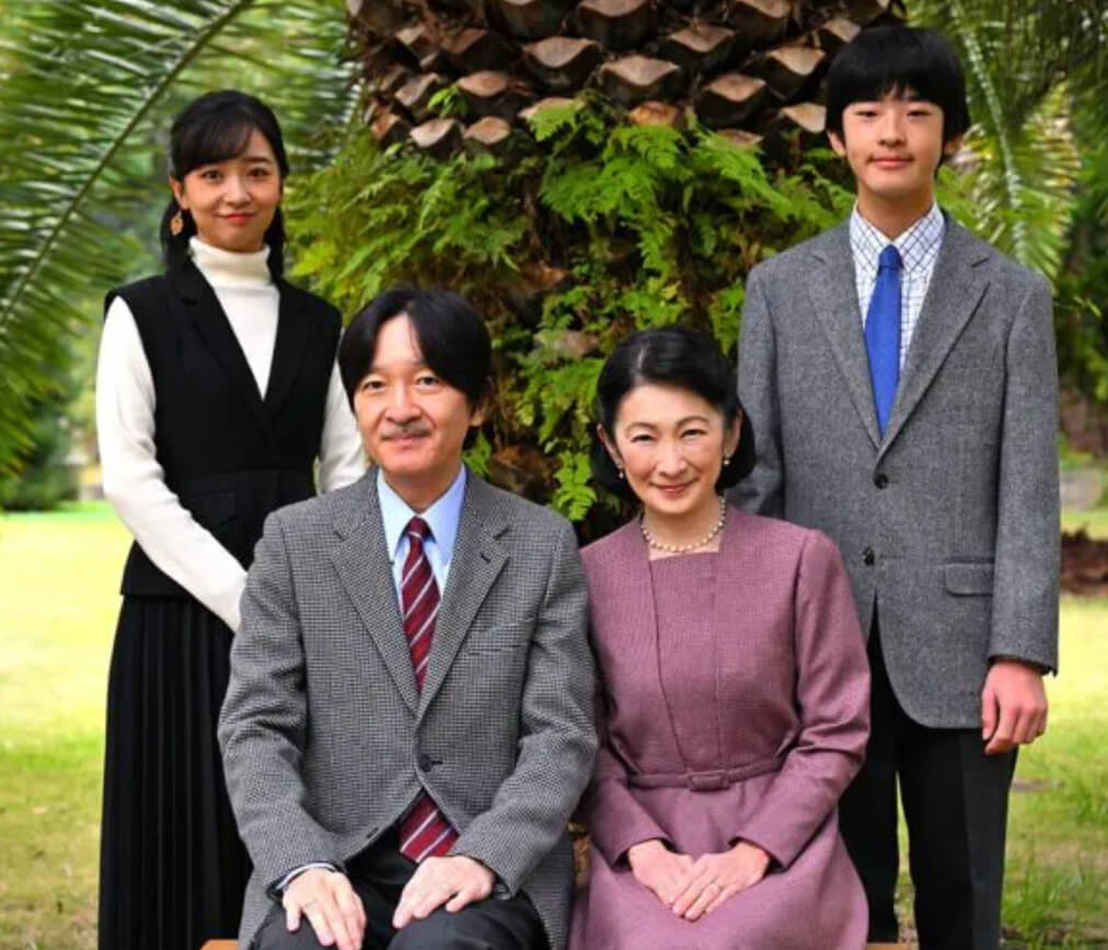 佳子さま　紀子さま　文仁さま　悠仁　身長　画像