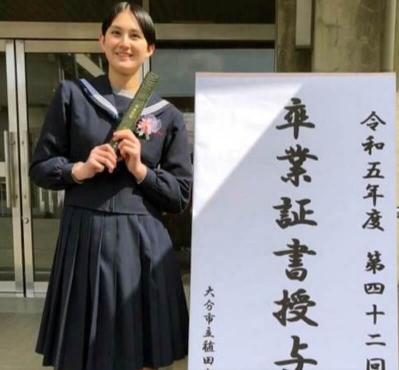 忠願寺莉桜　稙田南中学校　卒業式　画像