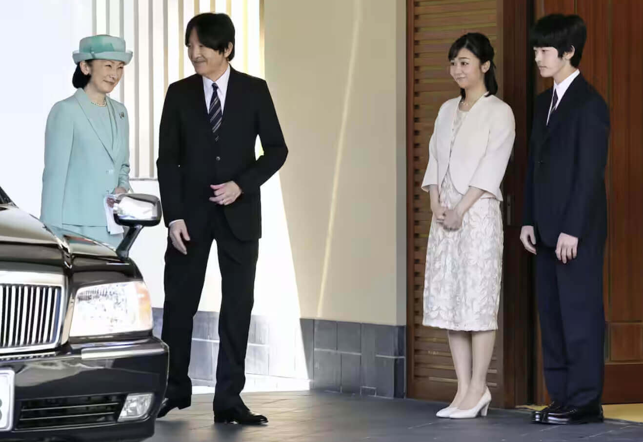 佳子さま　紀子さま　文仁さま　悠仁　身長　画像