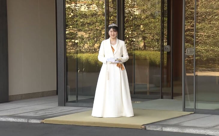 愛子さま　ローブ・デコルテ　画像